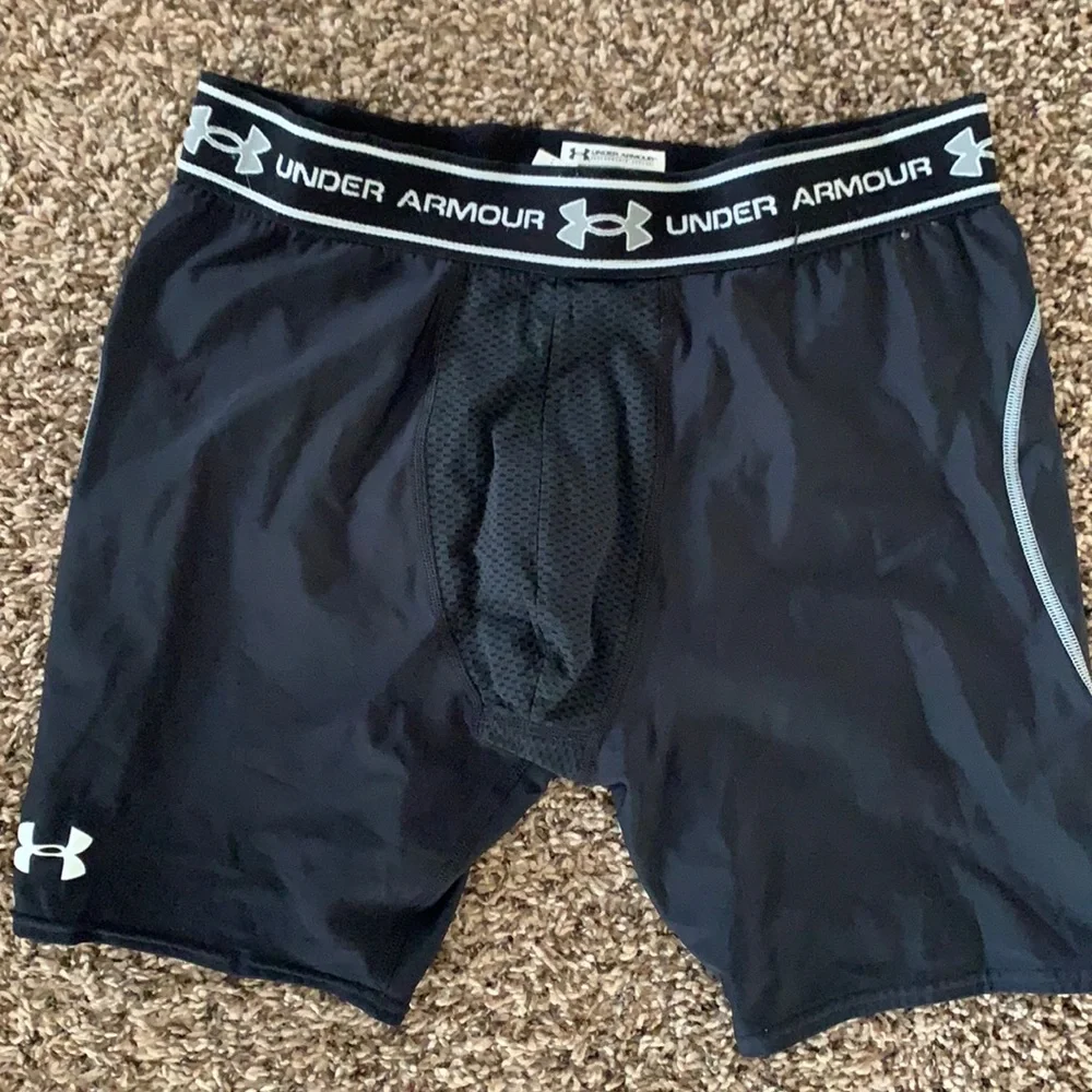 Men’s under Armour heat gear briefs